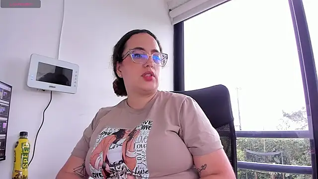 Snapshot of sussan_miller_ chatting on 20, 11, 2025 sussan miller online show from 20, 11, 2025