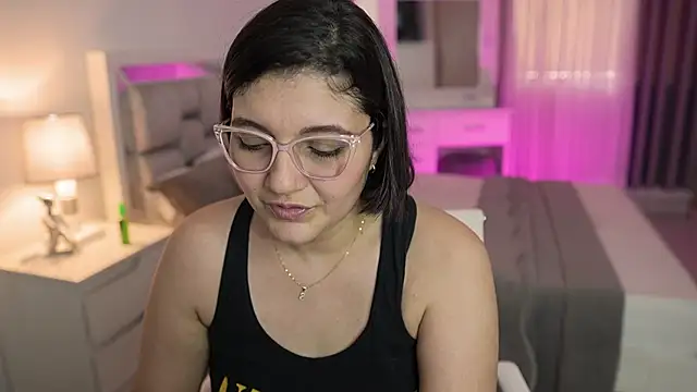 Snapshot of Camilaa_bueno chatting on 1, 1, 2025 Camilaa bueno online show from 1, 1, 2025