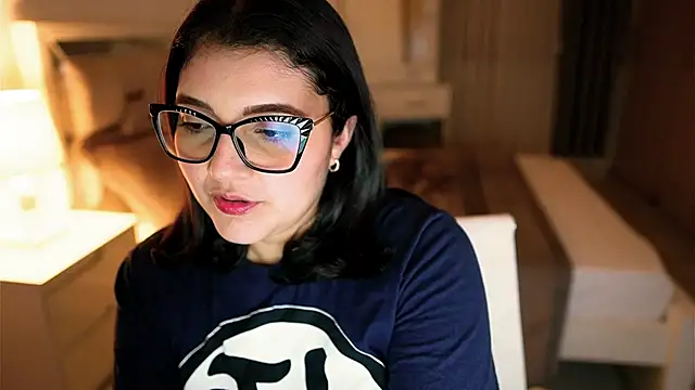 Snapshot of Camilaa_bueno chatting on 18, 9, 2025 Camilaa bueno online show from 18, 9, 2025