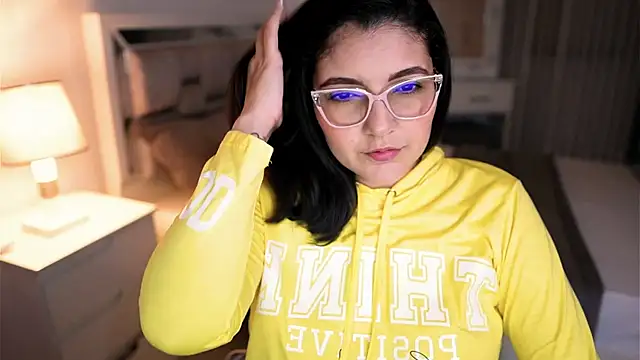 Snapshot of Camilaa_bueno chatting on 1, 10, 2025 Camilaa bueno online show from 1, 10, 2025