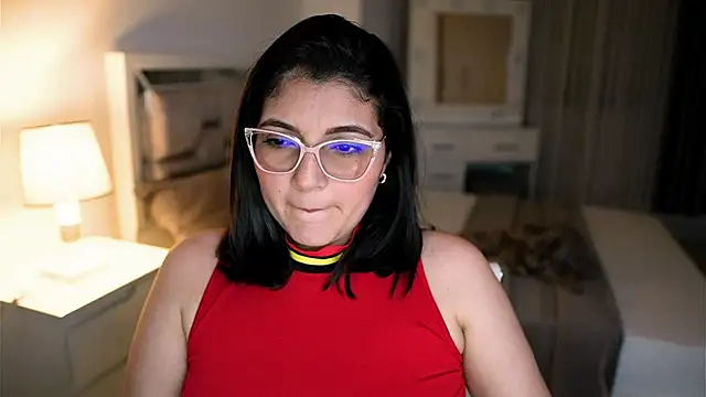 Snapshot of Camilaa_bueno chatting on 7, 10, 2025 Camilaa bueno online show from 7, 10, 2025