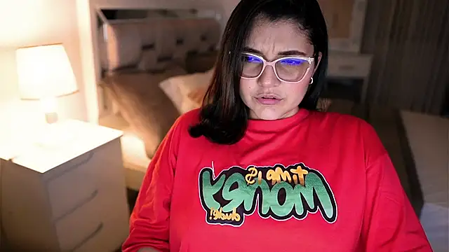 Snapshot of Camilaa_bueno chatting on 8, 10, 2025 Camilaa bueno online show from 8, 10, 2025