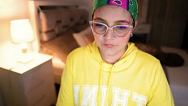 Snapshot of Camilaa_bueno chatting on 10, 10, 2025 Camilaa bueno online show from 10, 10, 2025