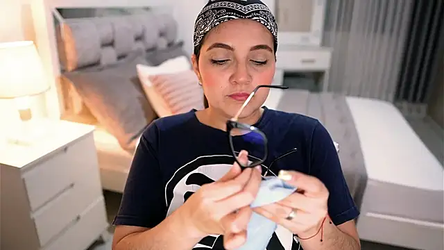 Snapshot of Camilaa_bueno chatting on 12, 10, 2025 Camilaa bueno online show from 12, 10, 2025