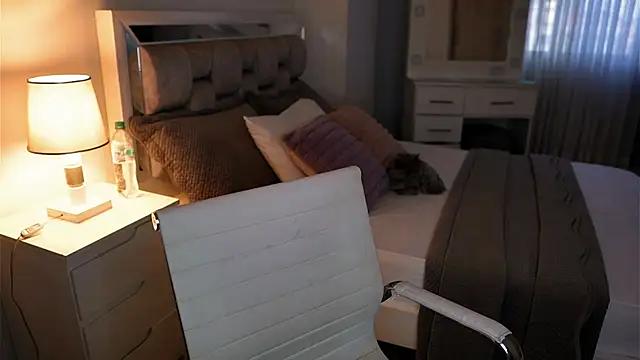 Snapshot of Camilaa_bueno chatting on 14, 10, 2025 Camilaa bueno online show from 14, 10, 2025