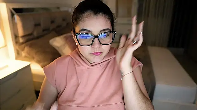 Snapshot of Camilaa_bueno chatting on 16, 10, 2025 Camilaa bueno online show from 16, 10, 2025