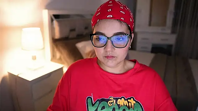 Snapshot of Camilaa_bueno chatting on 17, 10, 2025 Camilaa bueno online show from 17, 10, 2025