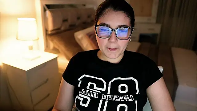 Snapshot of Camilaa_bueno chatting on 19, 10, 2025 Camilaa bueno online show from 19, 10, 2025