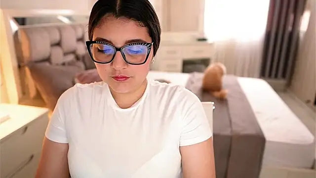 Snapshot of Camilaa_bueno chatting on 30, 10, 2025 Camilaa bueno online show from 30, 10, 2025