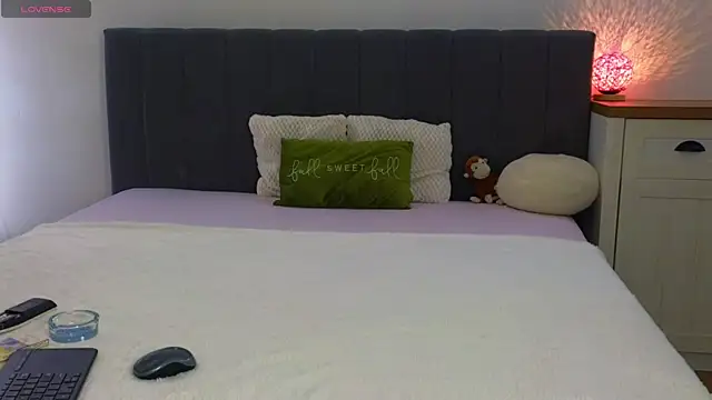 LauraMirage online show from 13, 11, 2025