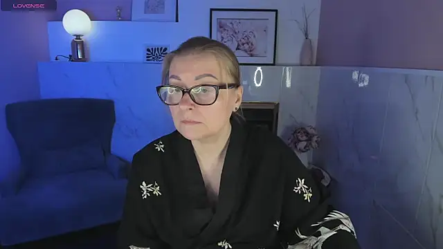 AlexandraKind online show from 3, 1, 2025