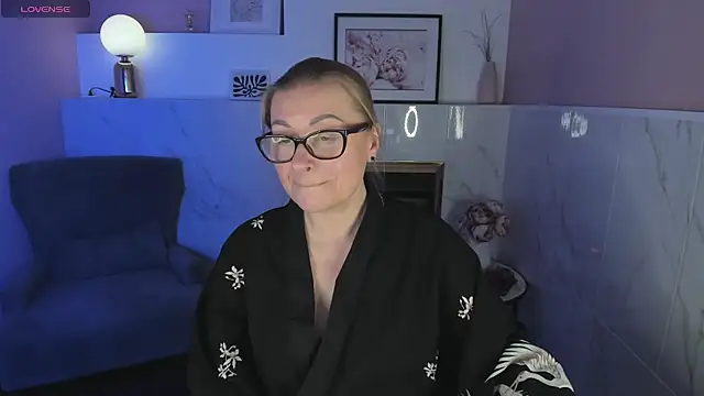 AlexandraKind online show from 3, 1, 2025