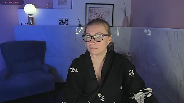 AlexandraKind online show from 4, 1, 2025
