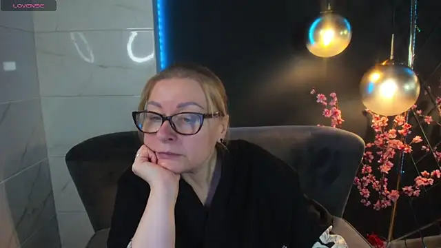 AlexandraKind online show from 5, 1, 2025