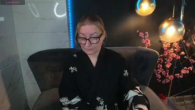 AlexandraKind online show from 5, 1, 2025