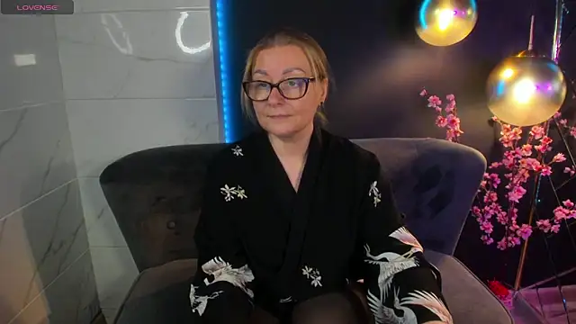 AlexandraKind online show from 5, 1, 2025
