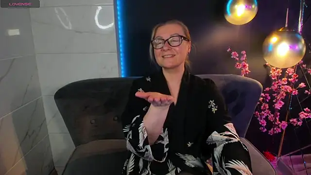 AlexandraKind online show from 6, 1, 2025