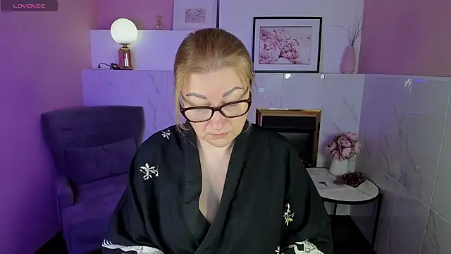AlexandraKind online show from 8, 1, 2025