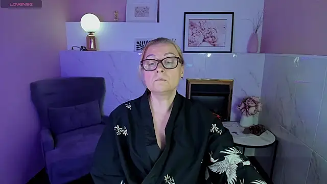 AlexandraKind online show from 8, 1, 2025