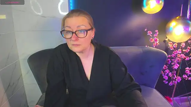 AlexandraKind online show from 10, 1, 2025