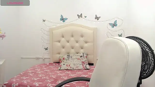 Snapshot of elly_willis chatting on 15, 12, 2024 elly willis online show from 15, 12, 2024