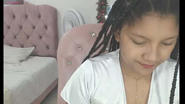 Snapshot of elly_willis chatting on 1, 1, 2025 elly willis online show from 1, 1, 2025