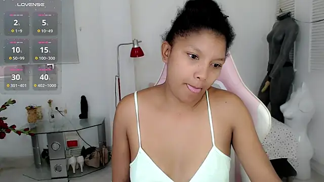 Snapshot of elly_willis chatting on 8, 1, 2025 elly willis online show from 8, 1, 2025