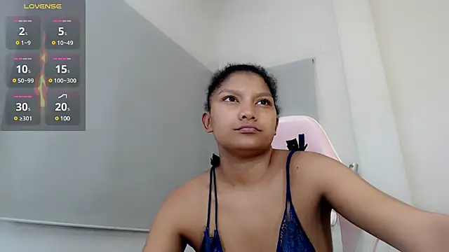 Snapshot of elly_willis chatting on 5, 3, 2025 elly willis online show from 5, 3, 2025