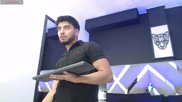 Tommidubois online show from 2, 1, 2025