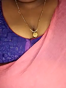Snapshot of Sexy_Radhikaa chatting on 15, 4, 2026 Sexy Radhikaa online show from 15, 4, 2026