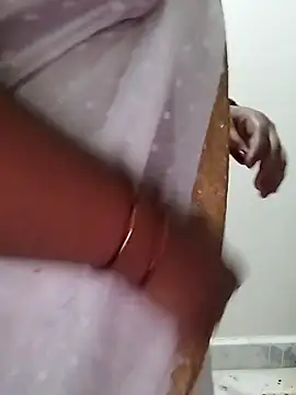 Snapshot of Sexy_Radhikaa chatting on 28, 4, 2026 Sexy Radhikaa online show from 28, 4, 2026