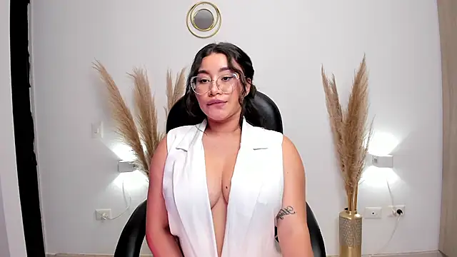 Snapshot of leylaclintonxx chatting on 22, 12, 2024 leylaclintonxx online show from 22, 12, 2024