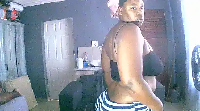 curvyloneah75 online show from 6, 12, 2024
