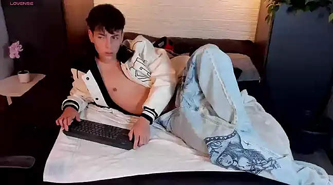 Snapshot of MattiDeLuca chatting on 31, 12, 2024 MattiDeLuca online show from 31, 12, 2024