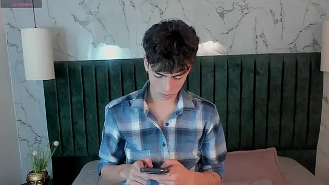 Snapshot of MattiDeLuca chatting on 2, 2, 2025 MattiDeLuca online show from 2, 2, 2025