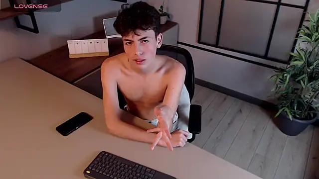 Snapshot of MattiDeLuca chatting on 3, 2, 2025 MattiDeLuca online show from 3, 2, 2025