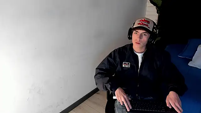 Snapshot of MattiDeLuca chatting on 7, 2, 2025 MattiDeLuca online show from 7, 2, 2025