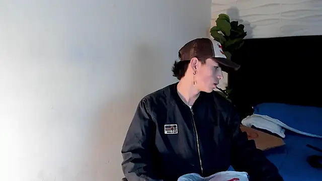 Snapshot of MattiDeLuca chatting on 7, 2, 2025 MattiDeLuca online show from 7, 2, 2025