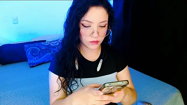 Snapshot of DollCam__ chatting on 24, 10, 2025 DollCam online show from 24, 10, 2025