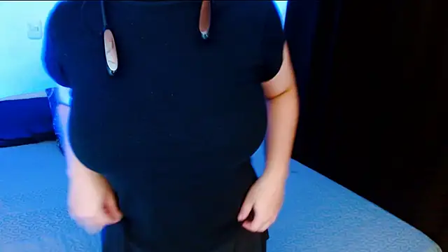 Snapshot of DollCam__ chatting on 26, 10, 2025 DollCam online show from 26, 10, 2025