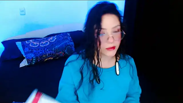 Snapshot of DollCam__ chatting on 30, 10, 2025 DollCam online show from 30, 10, 2025