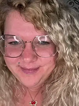 CurvyAnonymousGirl89 online show from 18, 1, 2025