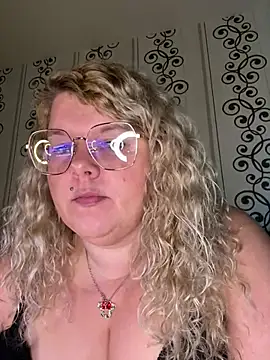 CurvyAnonymousGirl89 online show from 19, 1, 2025