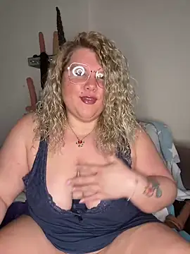 CurvyAnonymousGirl89 online show from 1, 2, 2025