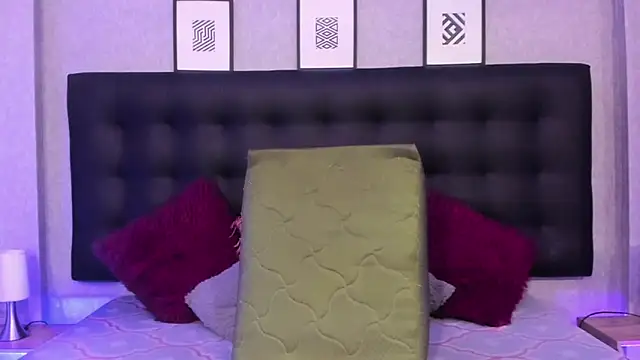Snapshot of MeleekXXX_ chatting on 5, 2, 2025 MeleekXXX online show from 5, 2, 2025