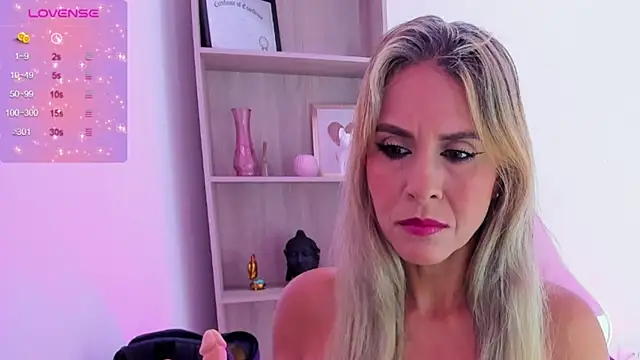 Evangeline johns online show from 13, 3, 2025