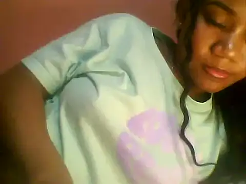 Snapshot of Fariana01 chatting on 8, 1, 2025 Fariana01 online show from 8, 1, 2025