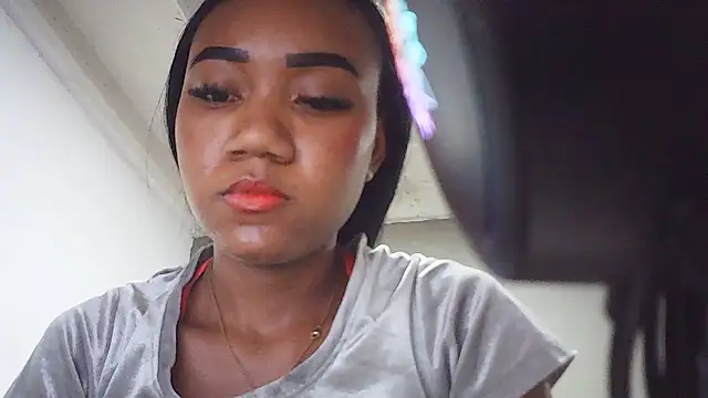 Snapshot of Fariana01 chatting on 19, 6, 2026 Fariana01 online show from 19, 6, 2026