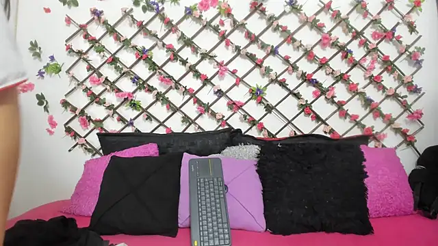 Snapshot of abby_eemily chatting on 7, 3, 2025 abby eemily online show from 7, 3, 2025