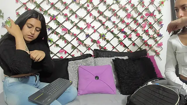 Snapshot of thedream_girls chatting on 10, 2, 2025 thedream girls online show from 10, 2, 2025
